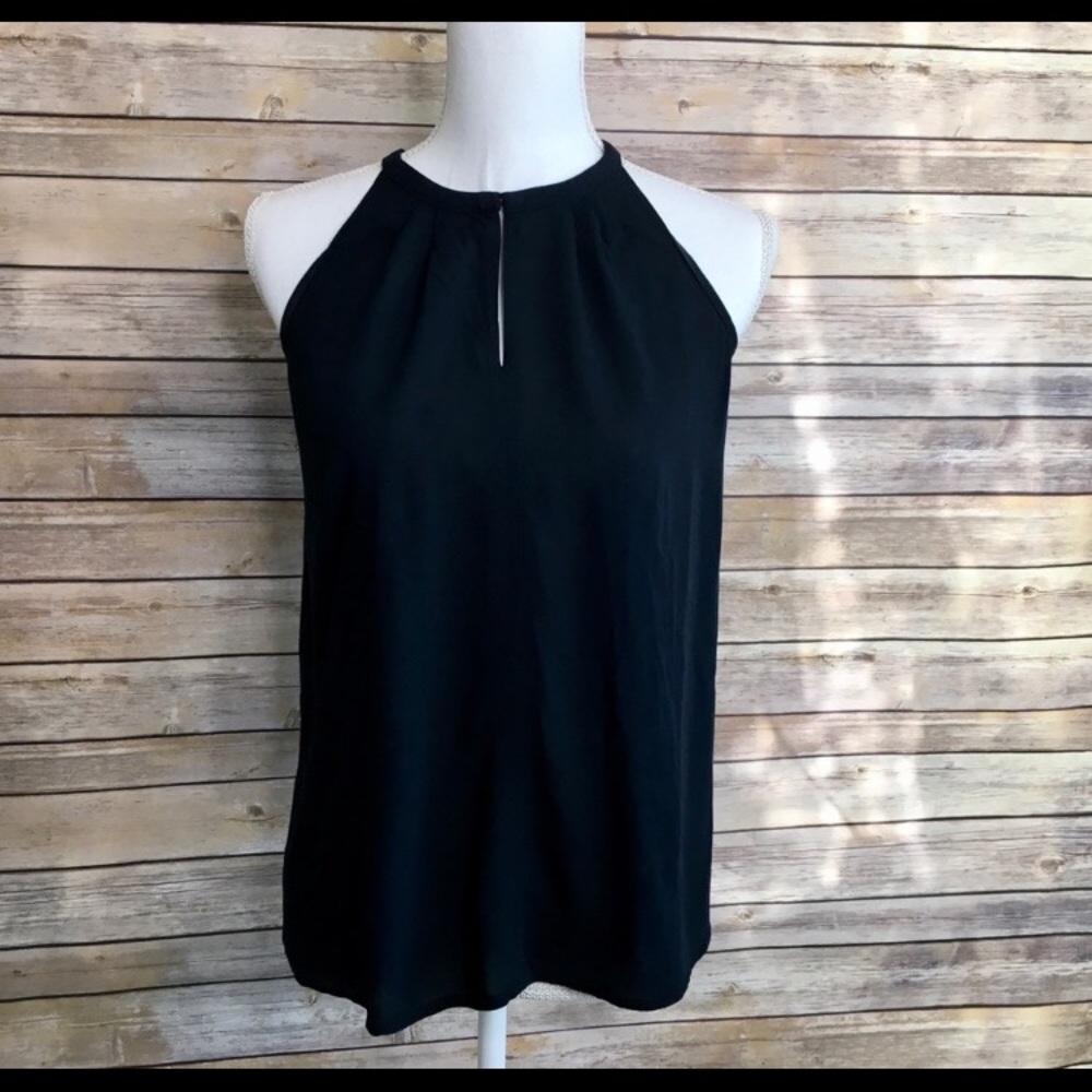 Banana Republic racerback lightweight top 🖤